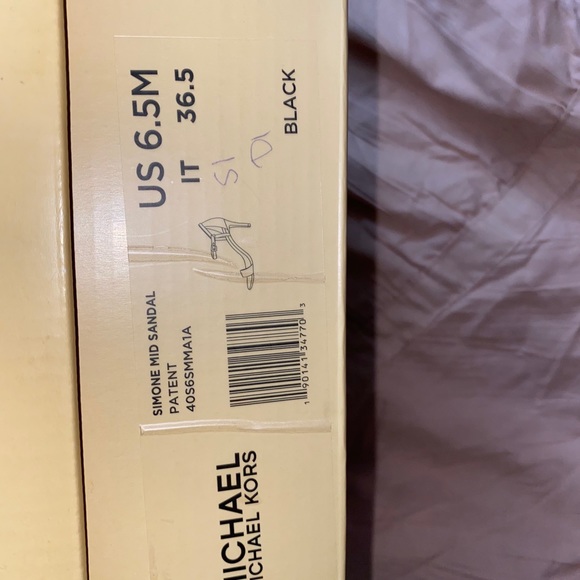 COPY - Michael Kors Mid Patent leather Sandal 👡 - Picture 6 of 6